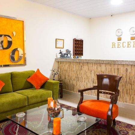 Hotel D' Oscar Кали Екстериор снимка