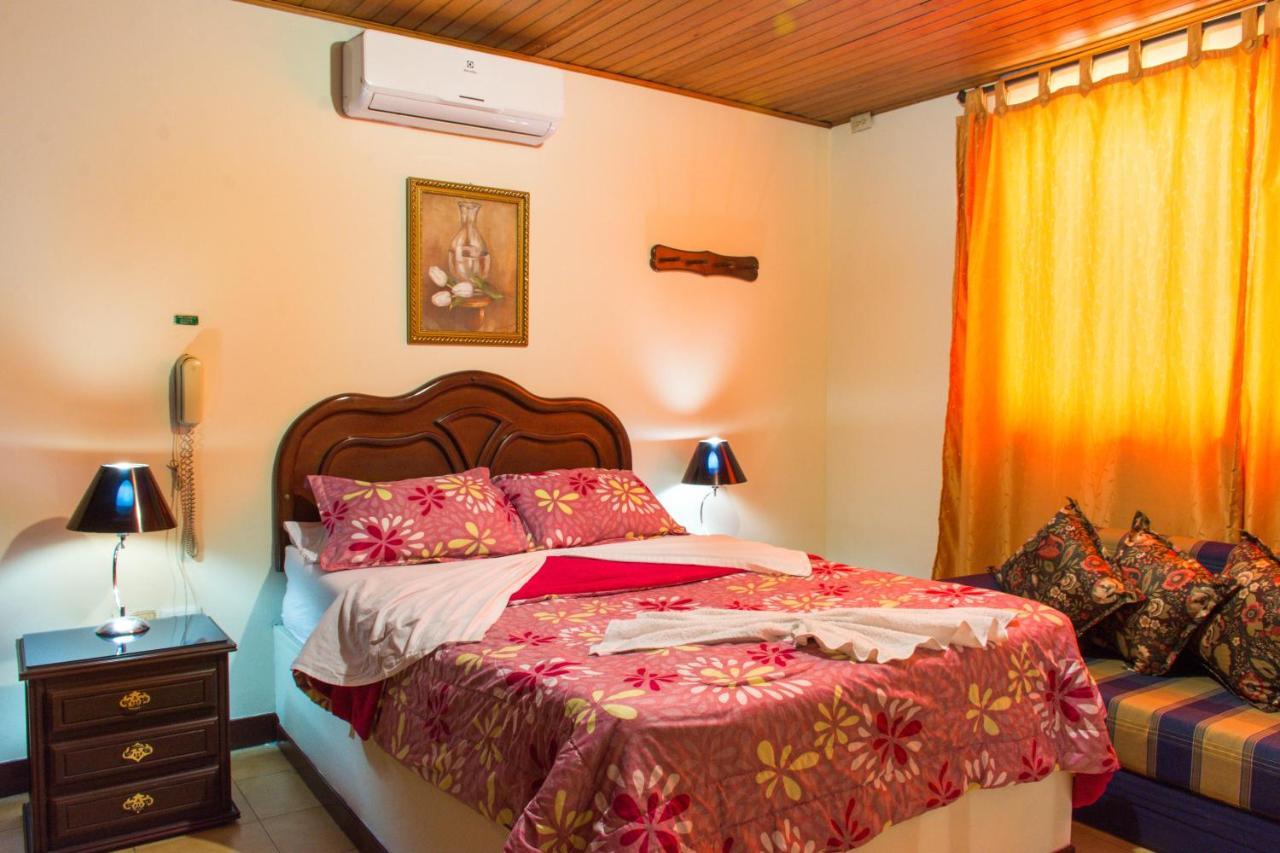 Hotel D' Oscar Кали Екстериор снимка
