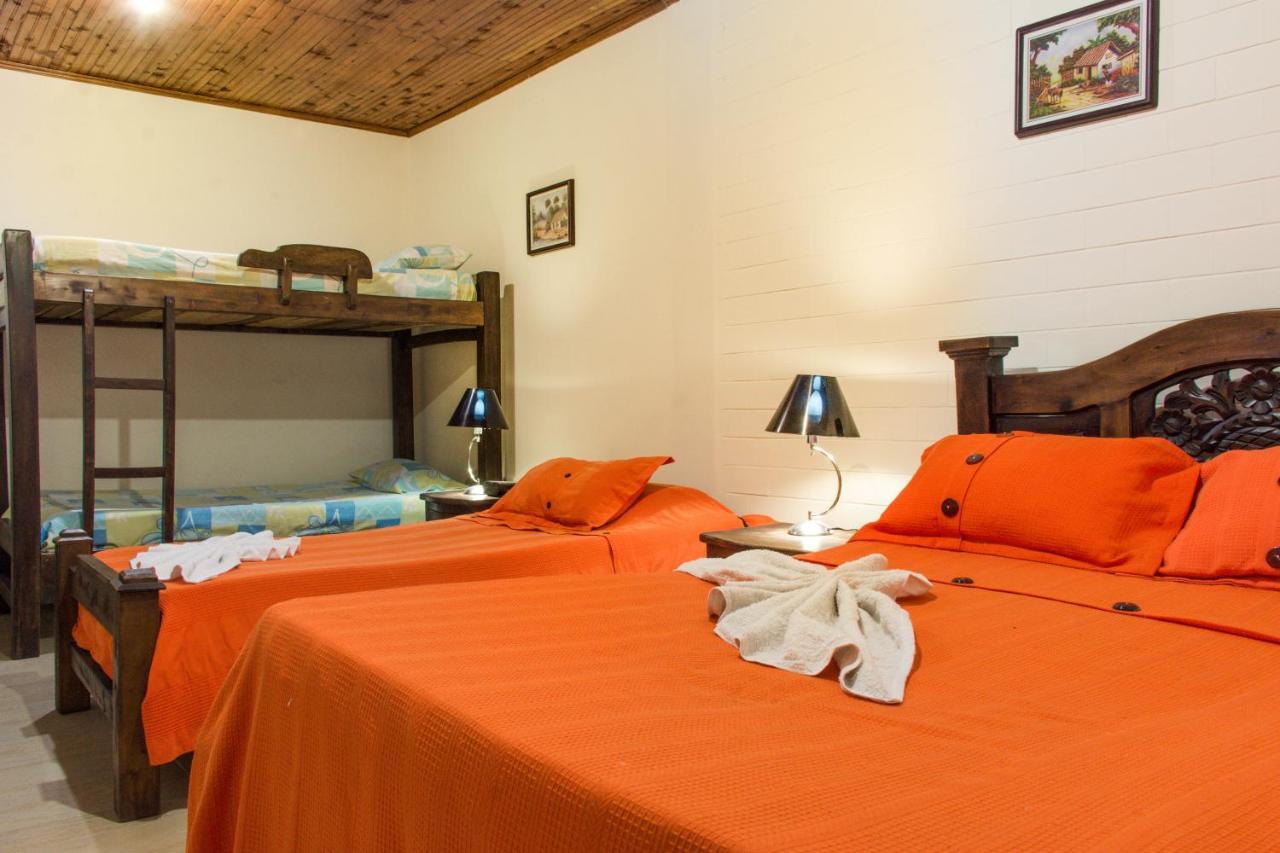 Hotel D' Oscar Кали Екстериор снимка
