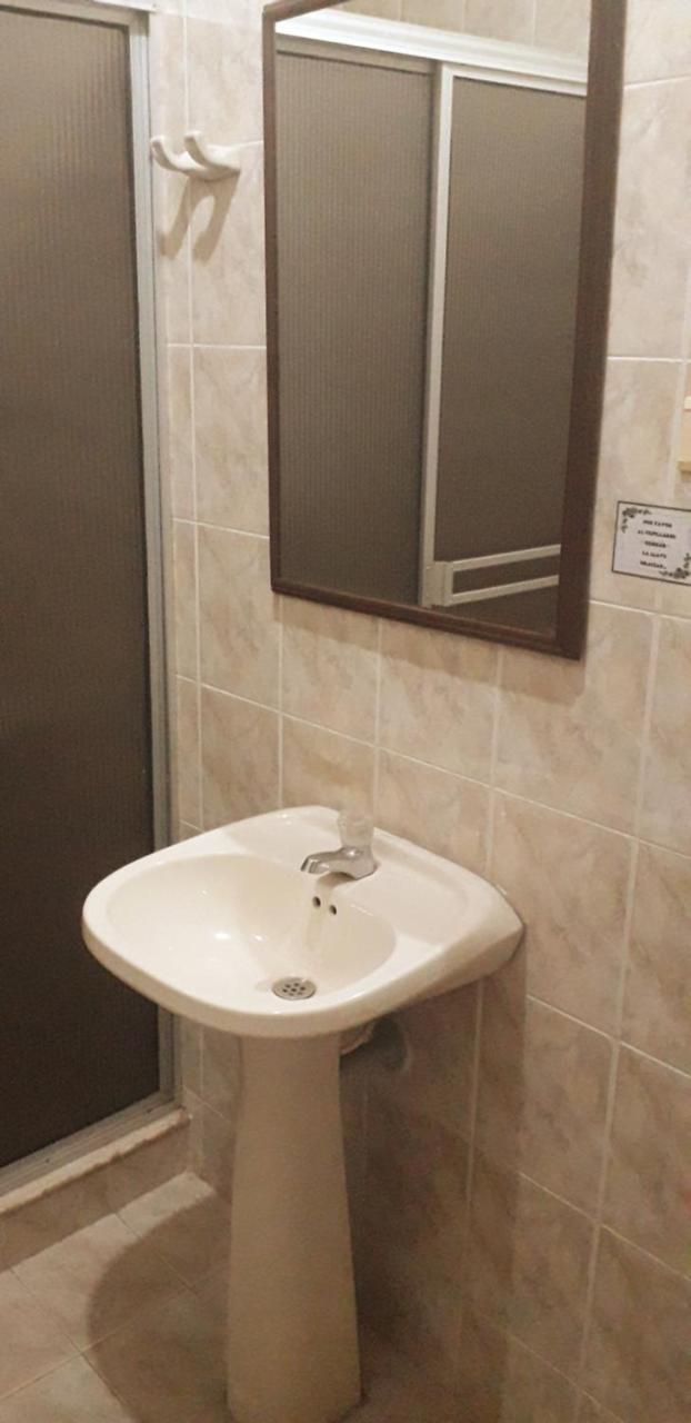 Hotel D' Oscar Кали Екстериор снимка