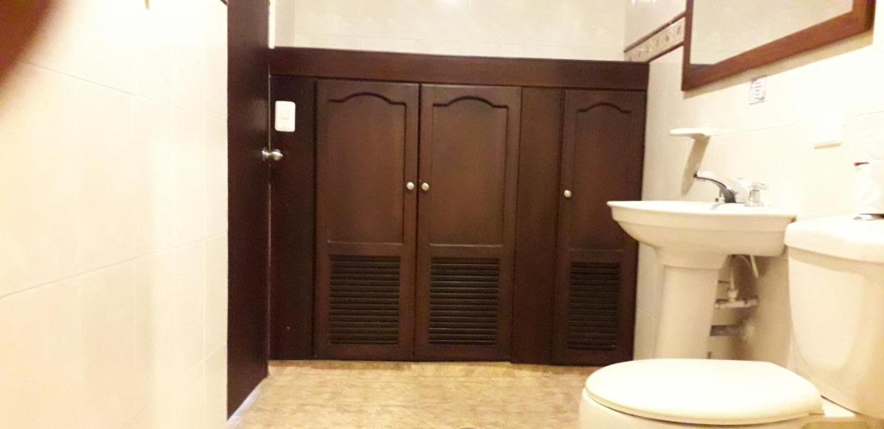 Hotel D' Oscar Кали Екстериор снимка