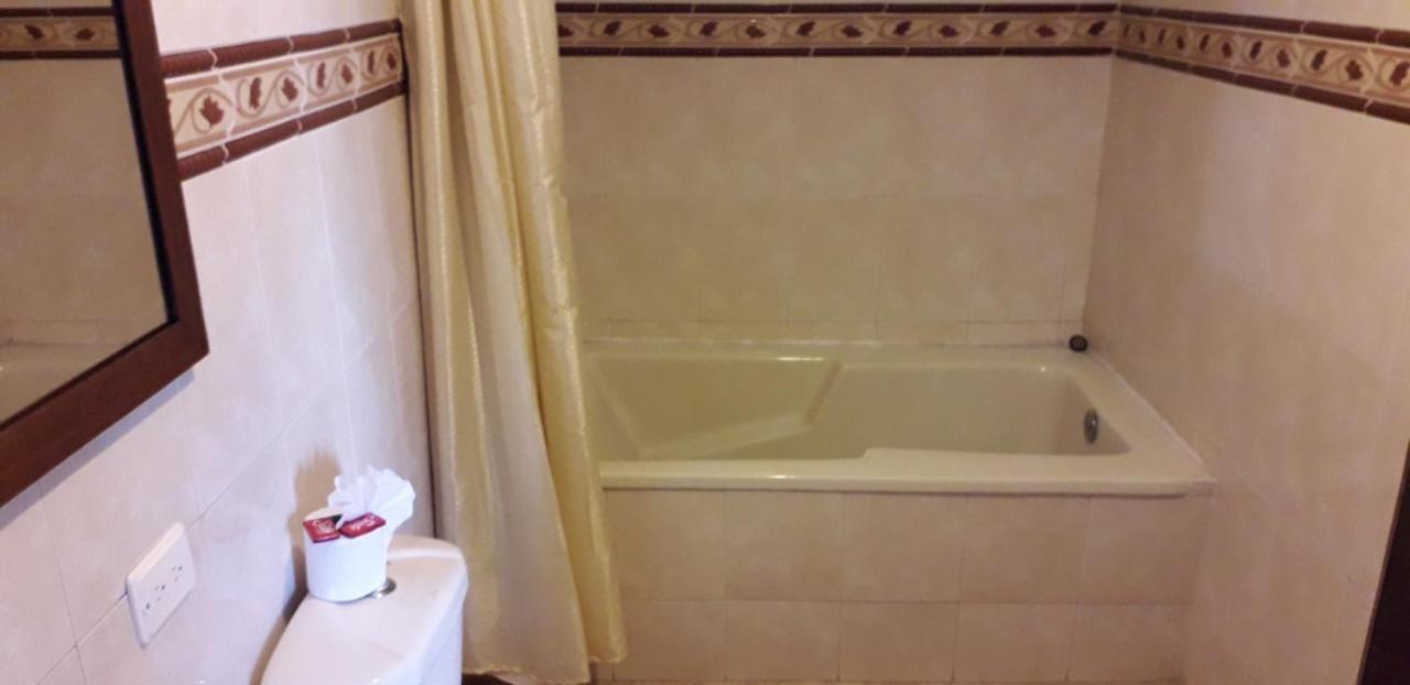 Hotel D' Oscar Кали Екстериор снимка