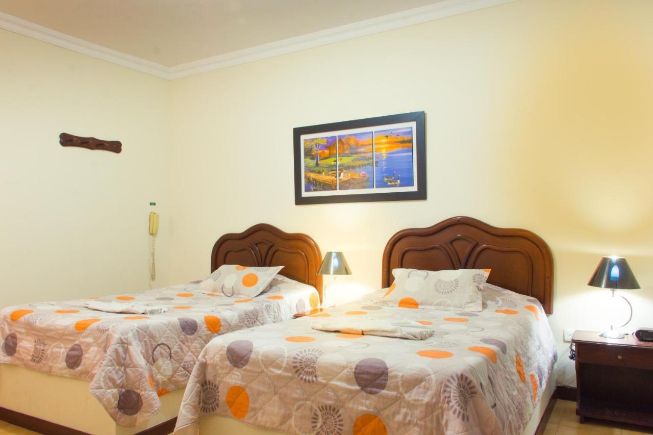 Hotel D' Oscar Кали Екстериор снимка