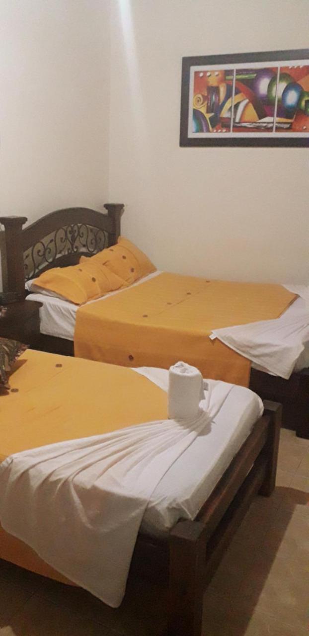 Hotel D' Oscar Кали Екстериор снимка