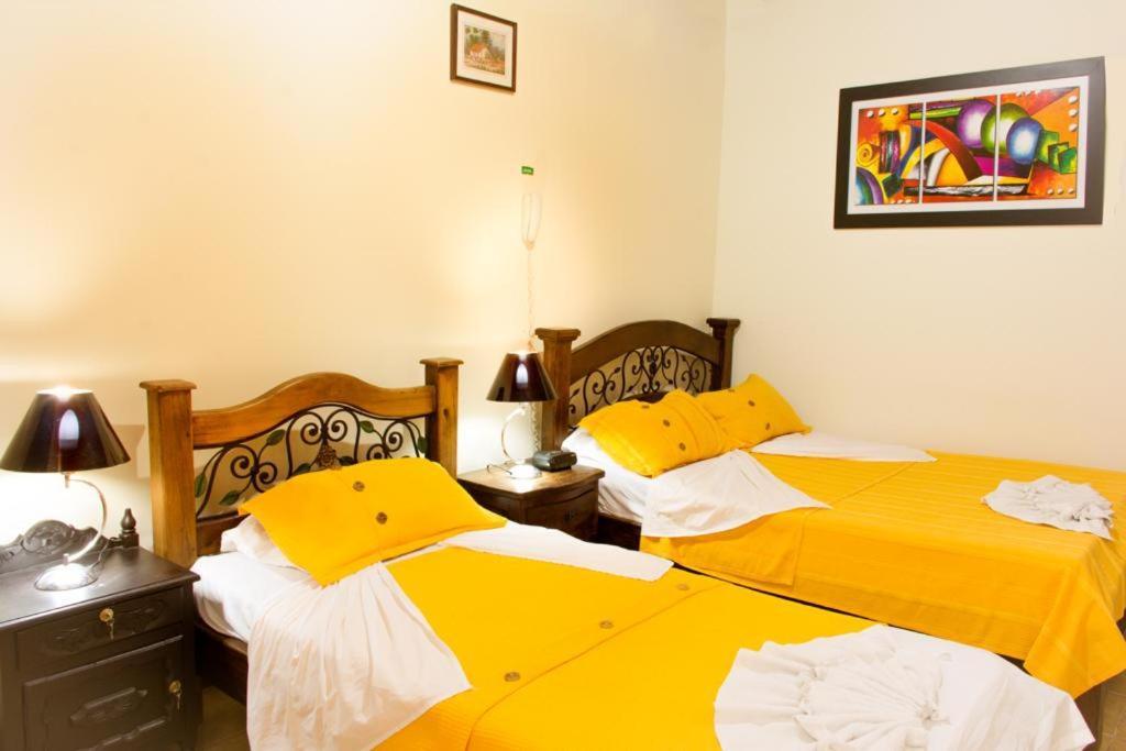 Hotel D' Oscar Кали Екстериор снимка